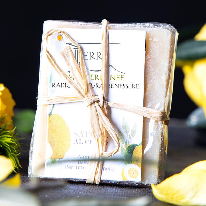 CEDAR SOAP for wholesale by Terre Mediterranee
