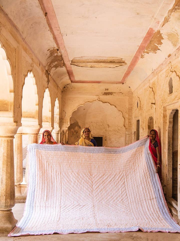 Trapunta Mana per la vendita all'ingrosso da parte di CQC LA