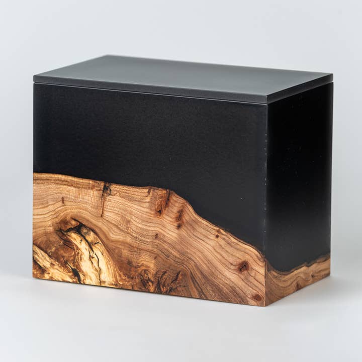 Distriktets Træurne - Urne 10 af 11 for engroshandel hos The Legacy Urn Company