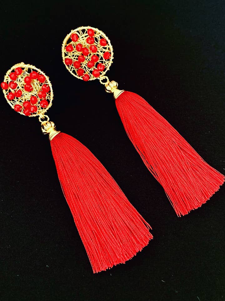 Rode Silky Tassel Oorbellen in verguld! voor wholesale door Diana Wingert Jewelry