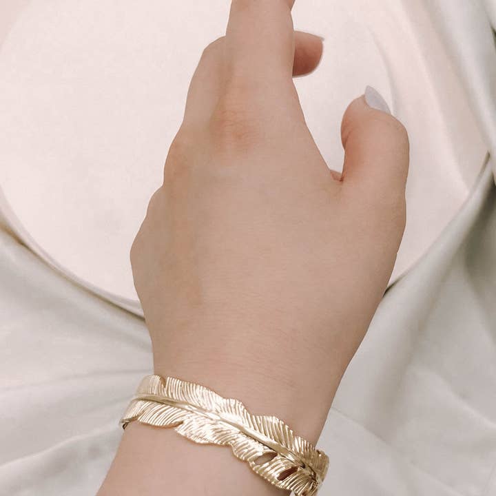 Lovoda - Wholesale Cuff Bracelet - Feather Cuff Bracelet3