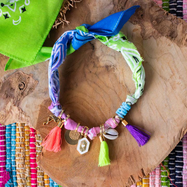 Mehrfarbiges rosa Bandana-Hundehalsband mit Medaillenhalter für den Großhandel von Worldog