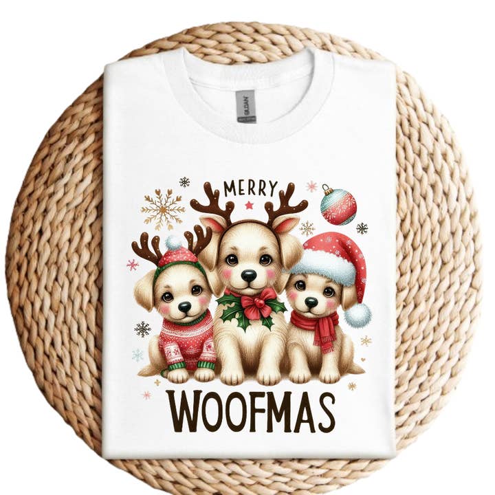 T-shirt de Noël Merry Woofmas pour la vente par Londas Tees and Tumblers
