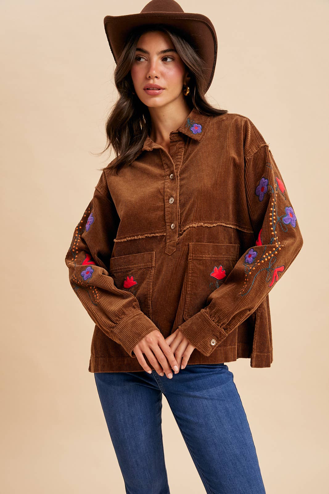 In Loom – Großhandel Hemd mit Button-down-Kragen – Damen – CORD-HENLEYSHIRT MIT STICKEREI0