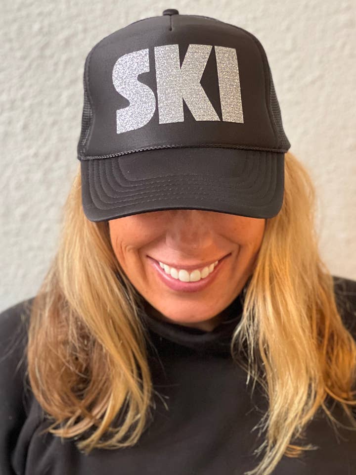 Ski - Black Trucker for engroshandel hos Arnie + Ollie