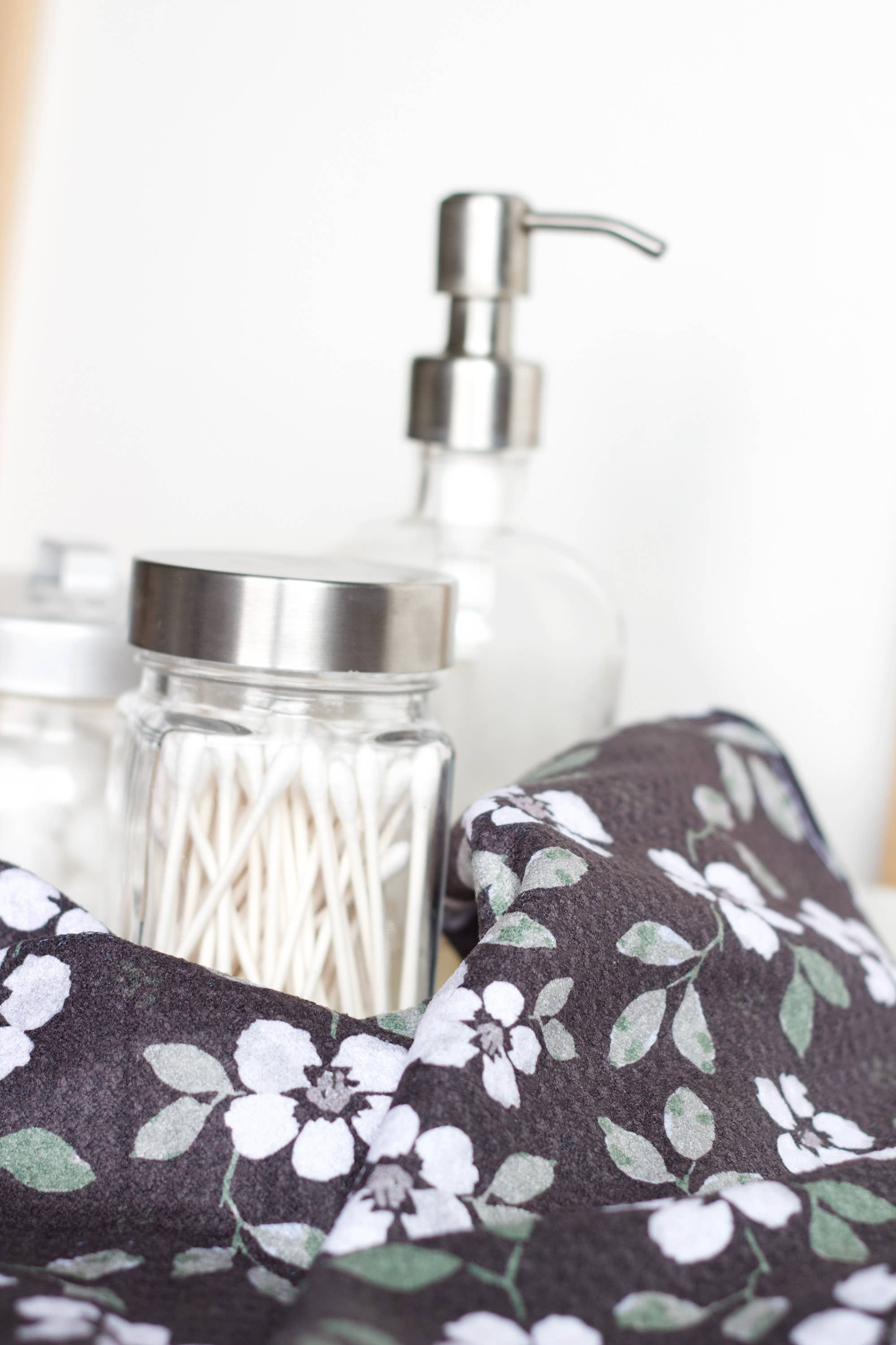 Lisee Ree Designs - Wholesale Tea Towel - Lovely Blooms Microfiber Tea Towel7