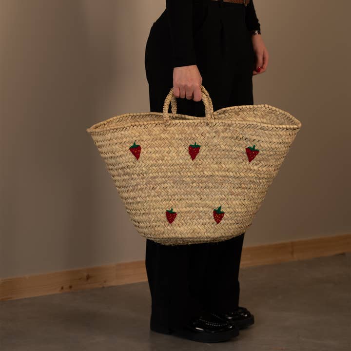 Handbestickter Korb mit Erdbeeren, 40 cm für den Großhandel von Collection Maroc