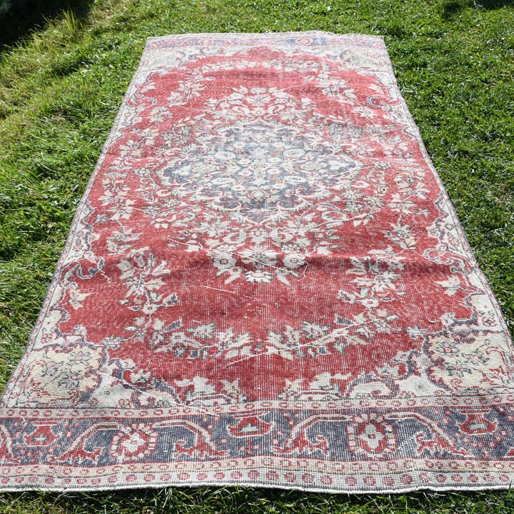 Rode Bloemen Klassiek Tapijt, 4,3x9,5 Ft Vloerkleed voor wholesale door Vintage Rugs Loom