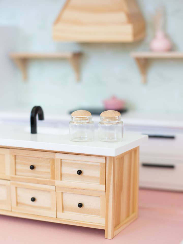 Ensemble de boîtes de cuisine pour maison de poupée | Verre avec couvercle en bois pour la vente par Macy Mae Dollhouse Designs