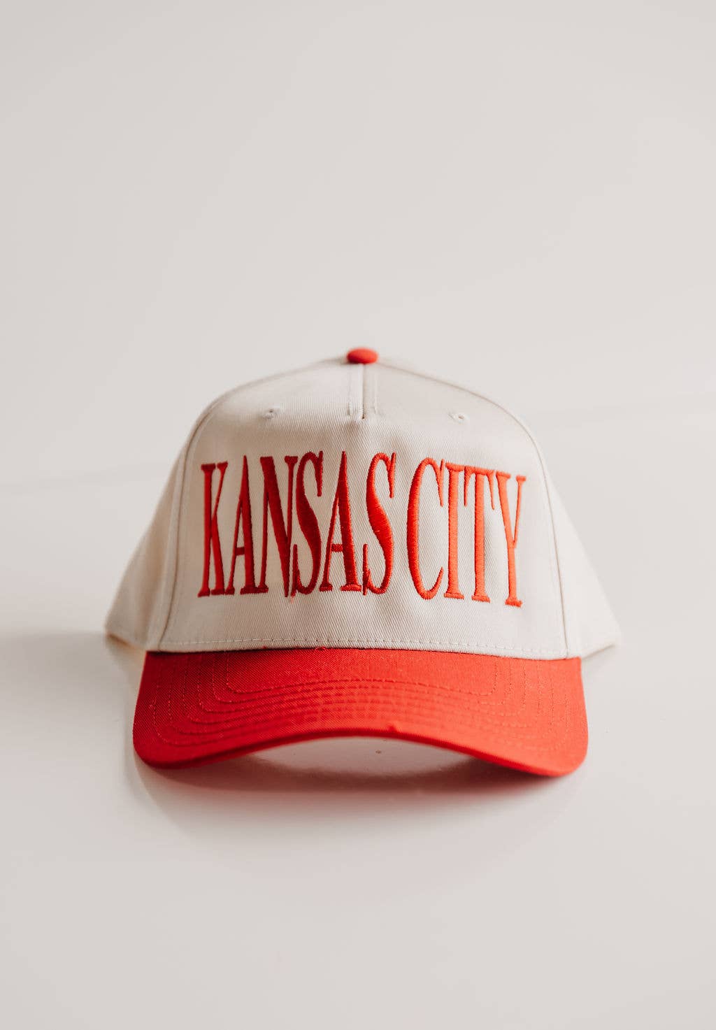 The Babe Co. – Großhandel Trucker-Cap – Damen – Kansas City Vintage Bestickte Trucker-Mütze