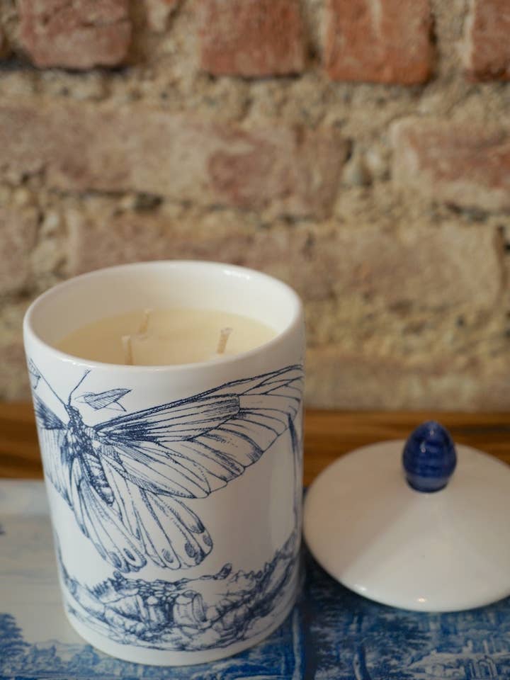 LA SIGNORA 3-Wick 400gr (14oz) Niche Scent Candle for wholesale by FESTINA LENTE MILANO