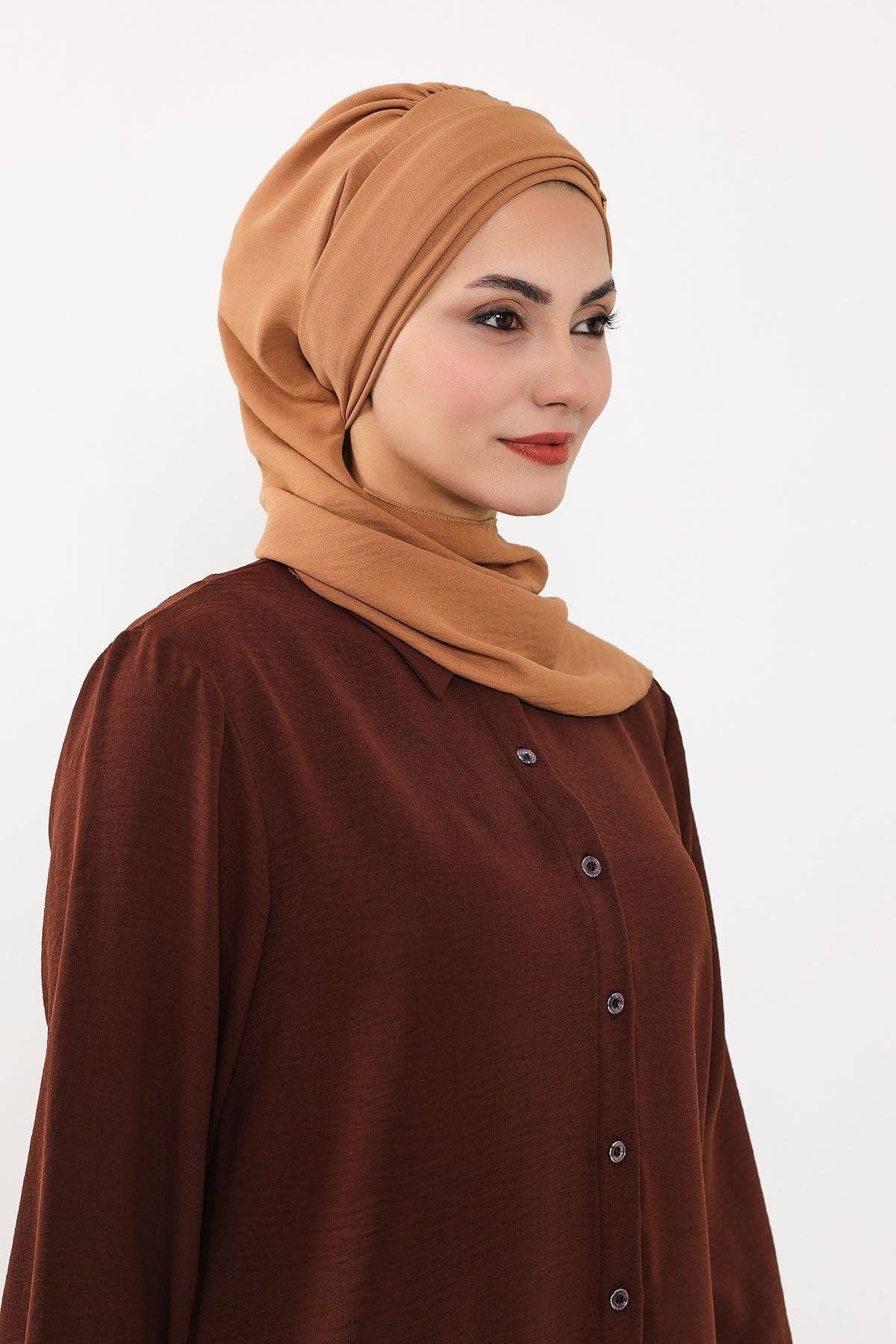 Aisha's Design – wholesale Hijab – Women’s – Modest Fashion Instant Aerobin Turban with Leopard Pattern Accessory, Pre-Tied Aerobin Hijab with Chic Metal Accessory,HT-11A60