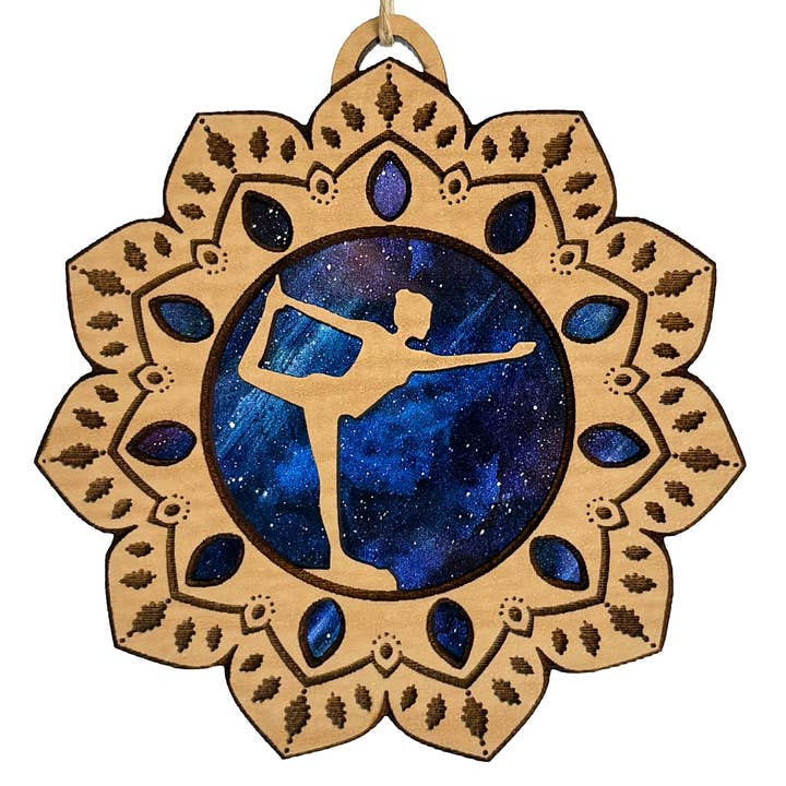 Ornement de posture de yoga, ornement mandala pour amateur de yoga bohème pour la vente par Art by Sharell