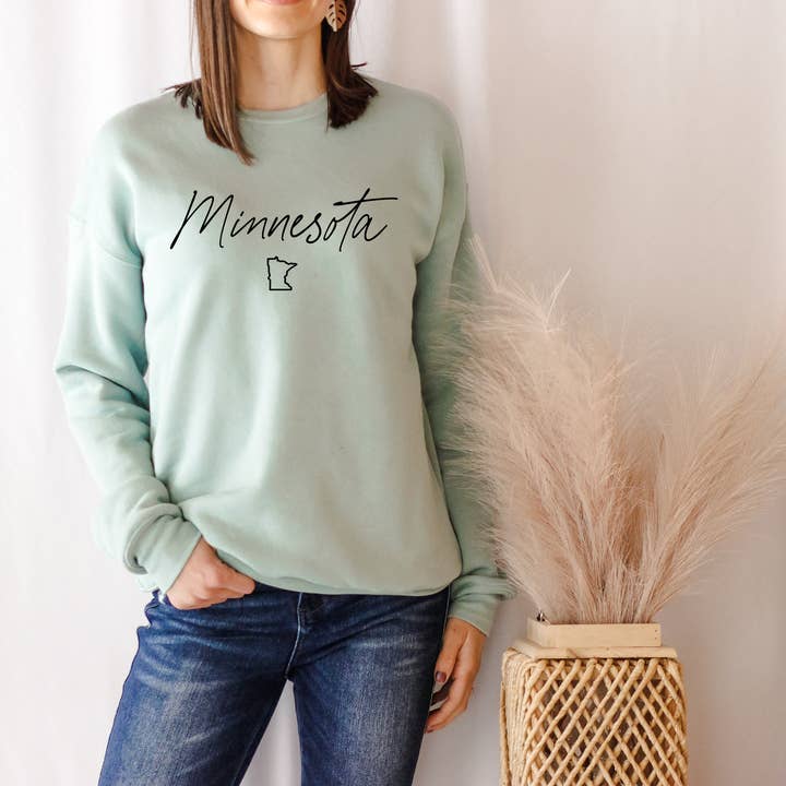 Rosa Mae Co – wholesale Sweatshirt med tryck - Dam – Bella Canvas Minnesota Crewneck Fleecetröja2