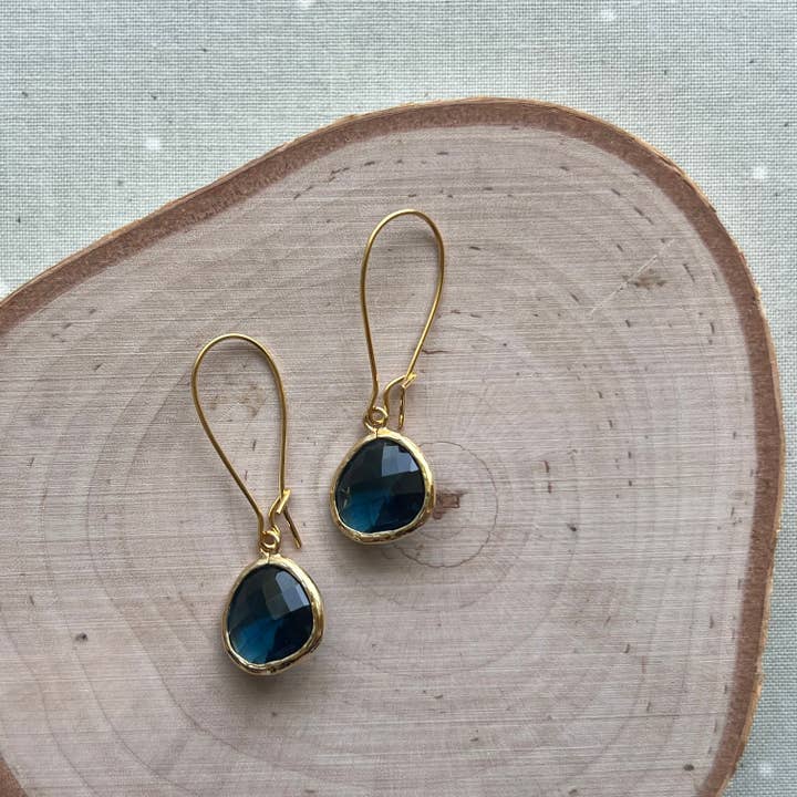 Dana Herbert - Wholesale Dangle Earrings - Gold Jane Bezel Glass Short Dangle Earrings