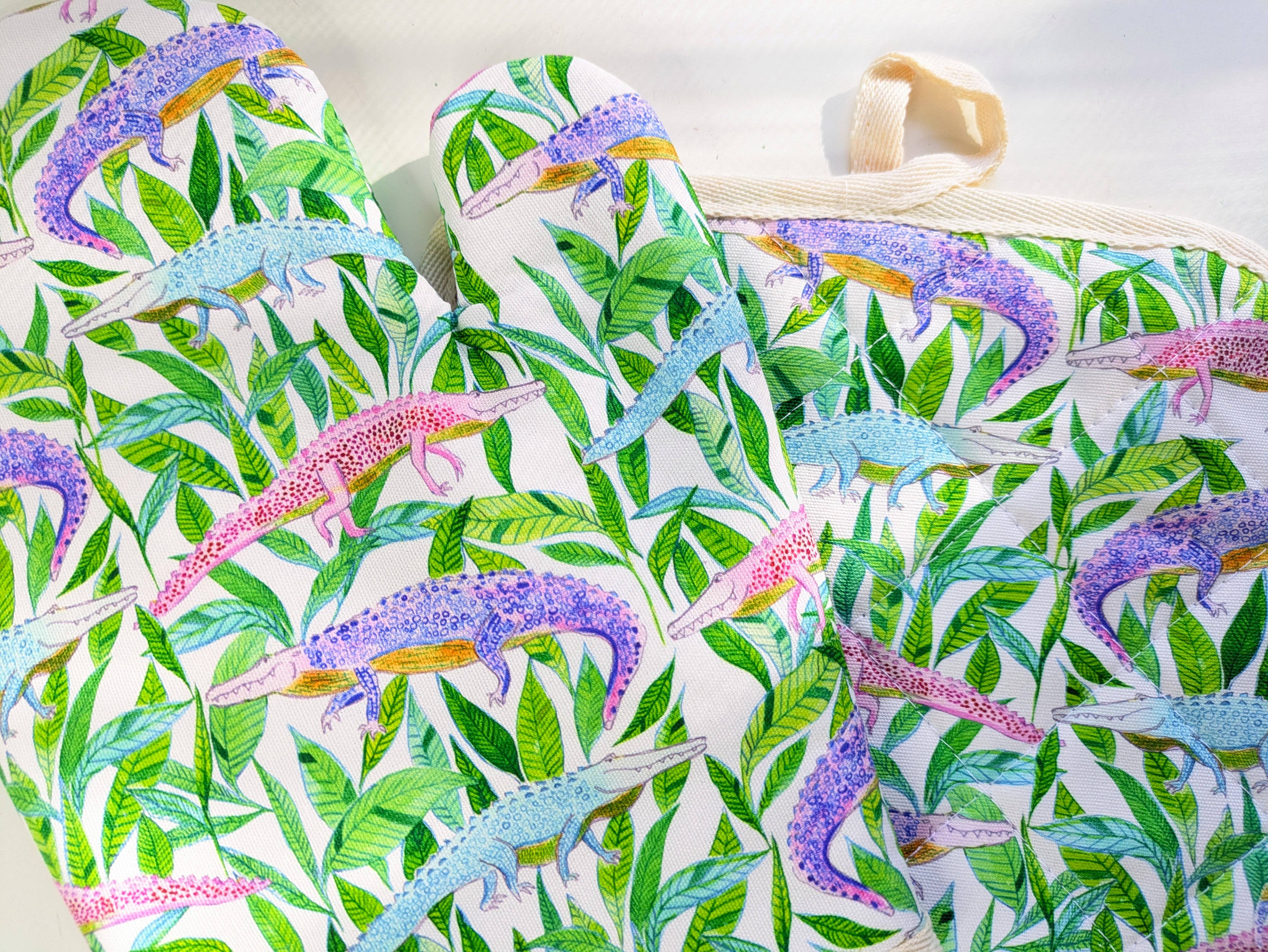 Natalie V. Mason - Wholesale Oven Mitt/Pot Holder - Oven Mitt & Pot Holder Set - Alligators (white)8