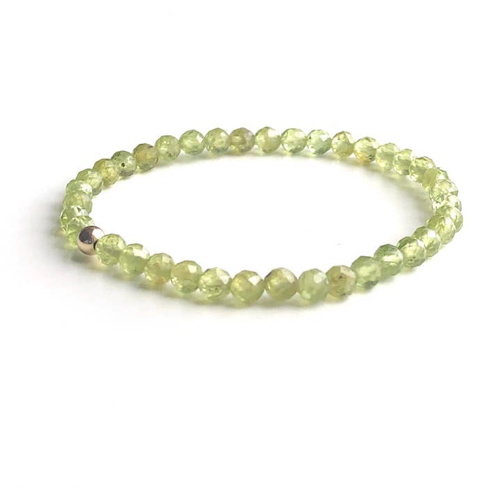 Bracciale con perline elasticizzate Peridot, vera pietra preziosa portafortuna per la vendita all'ingrosso da parte di Storytime Art Studio