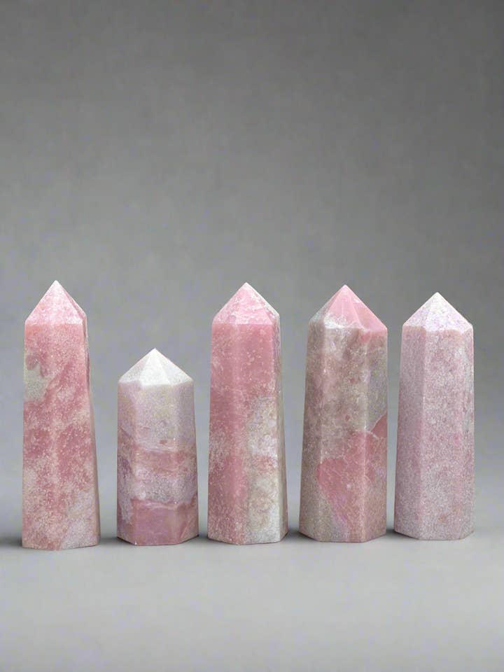 Engroslot 1 lb 3,1 oz Naturlig Pink Opal Obelisk Tårn Punkt for engroshandel hos SunlitSage