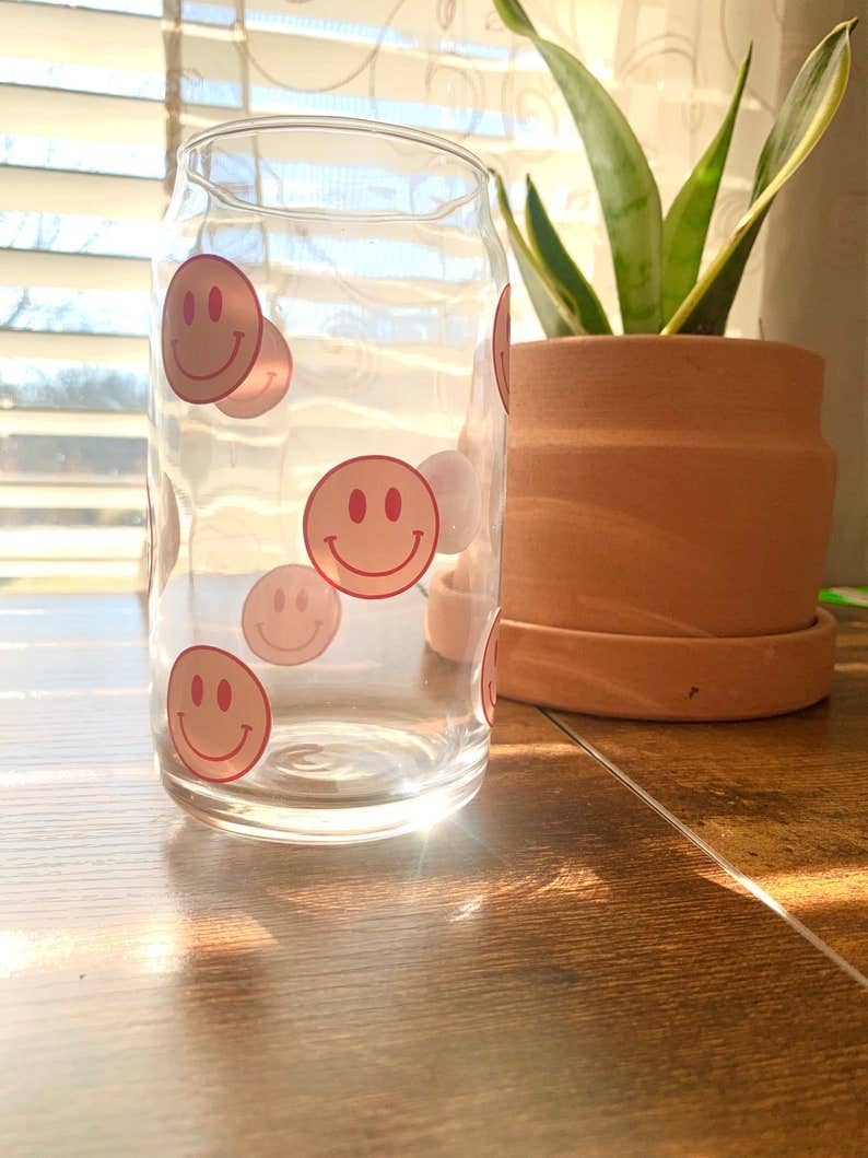 MarieDesignCo - Wholesale Drinkglas/beker - Roze smiley glazen mok, glazen bierblikje, glazen blikje4