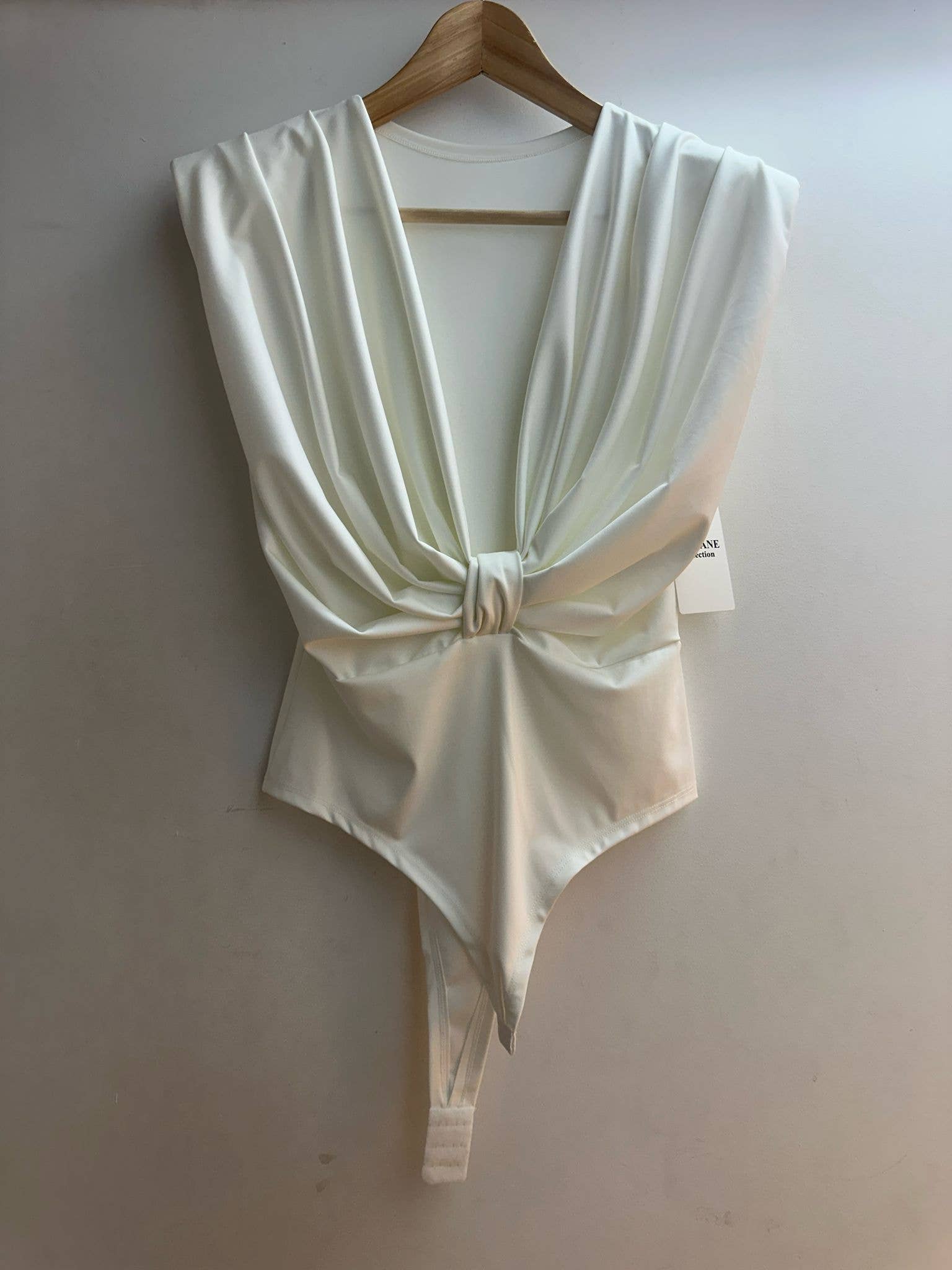 LORIANE – Großhandel Body – Damen – Uni-Body ohne Ärmel mit V-Ausschnitt, Einheitsgröße4