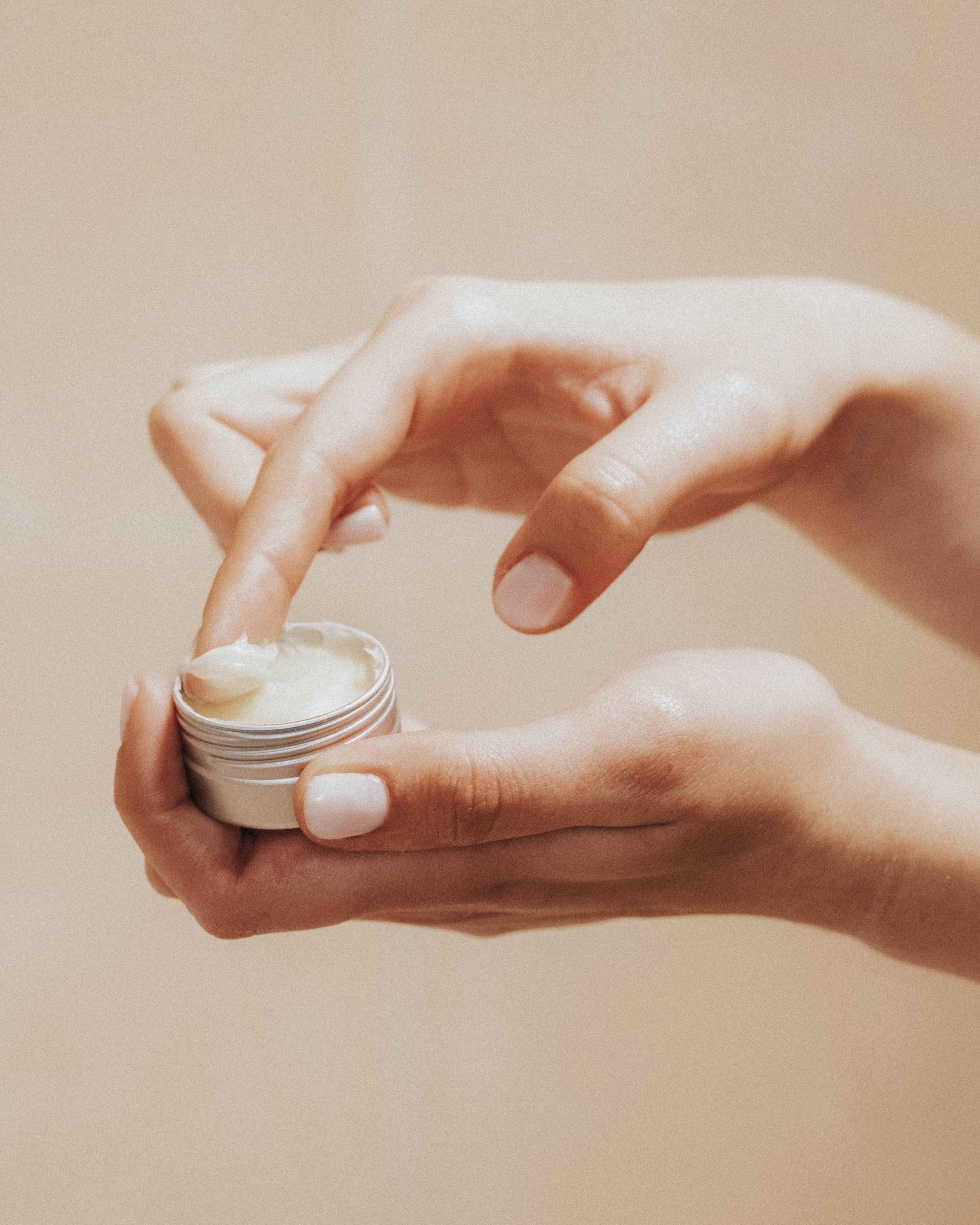 Feret Parfumeur - Distributed by Scents of Europe - Vente Baumes à lèvres - *Achetez 1, obtenez 1 à 50% de réduction* Baume Violet -0,5 oz +PRÉSENTOIR EN CARTON5