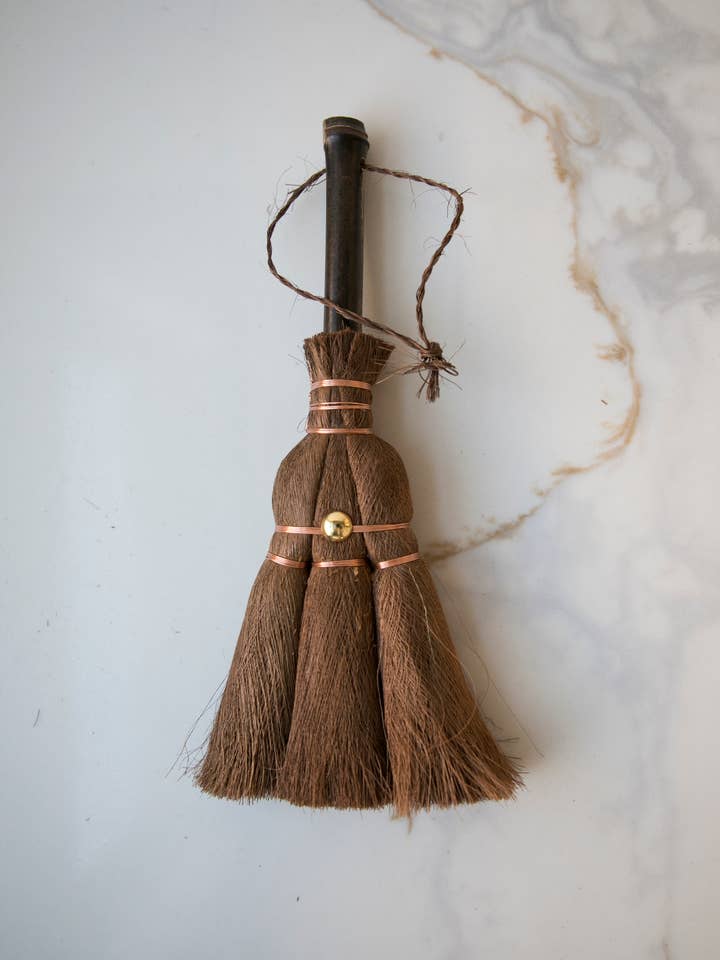 Table Palm Broom with Handle for wholesale by Fodory