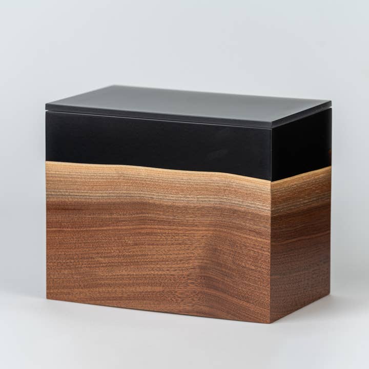 L'urne en bois de Windsor - Urne 6 sur 26 pour la vente par The Legacy Urn Company