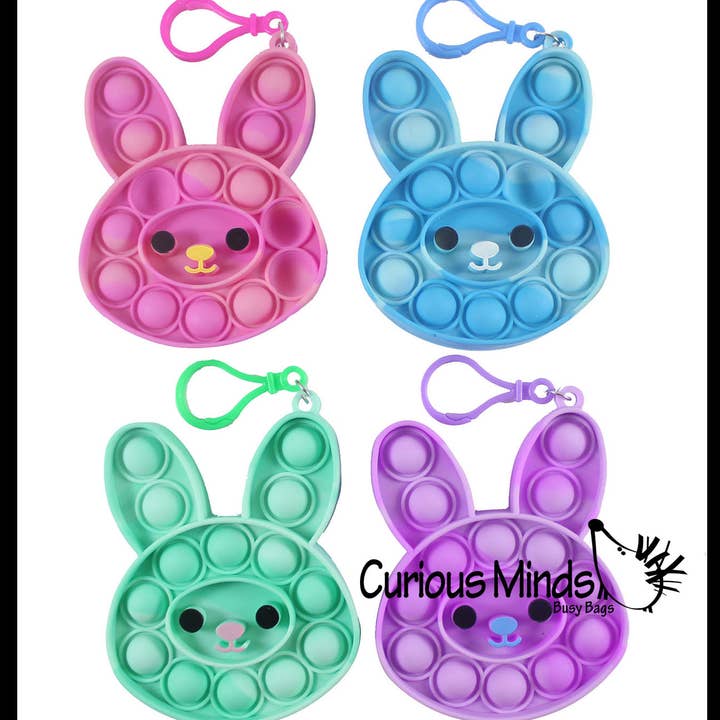 1 petit lapin accroché à une pince à bulles, sur le thème de Pâques, Ea pour la vente par Curious Minds Toys