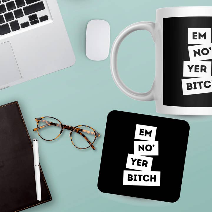 Lustiger Untersetzer „Em No' Yer Bitch“, 9 x 9 cm, Rückseite aus Kork für den Großhandel von Lunabuloona