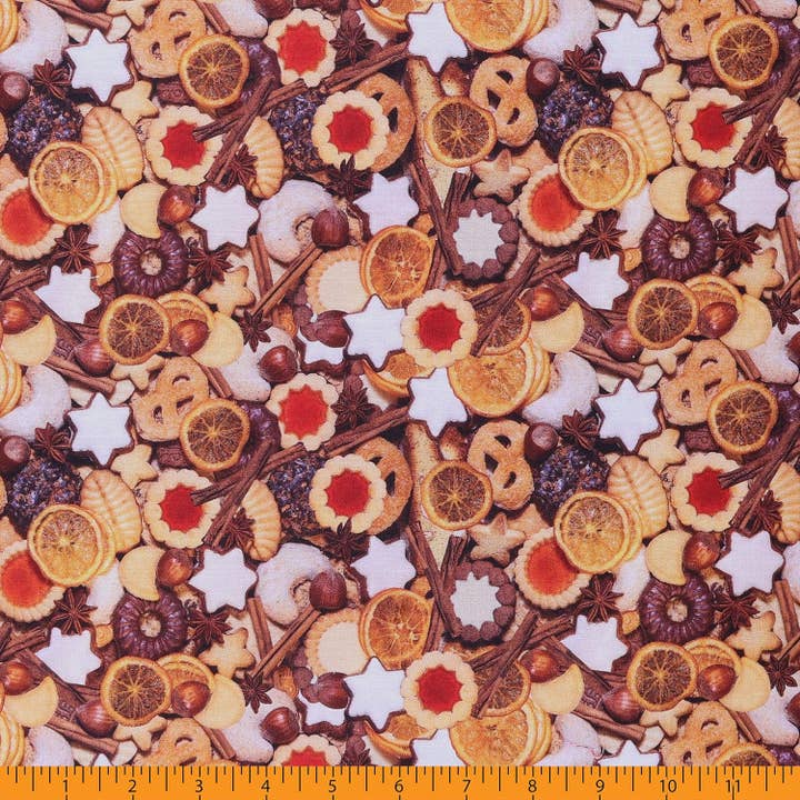 Tissu de Noël 100 % coton de 45 po au mètre - Cookies Multi pour la vente par Mook Fabrics