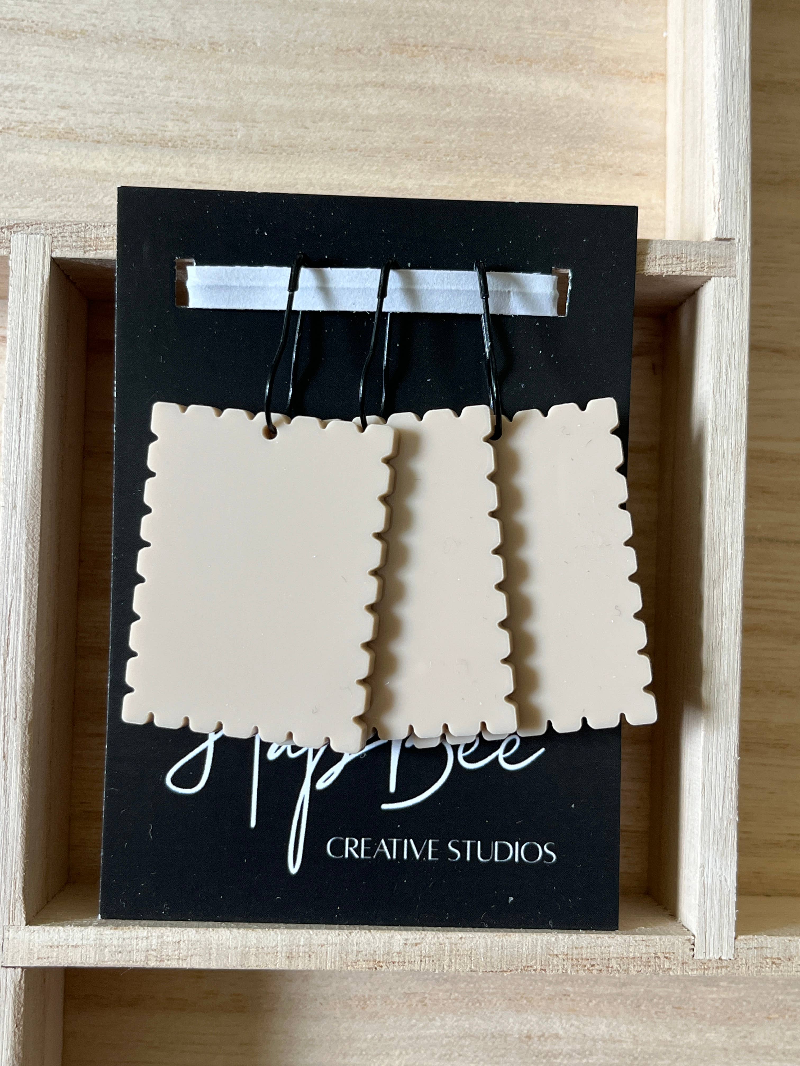 HapBee Creative Studios - Wholesale Knitting/Crochet Supplies - REWRITABLE TAGS - set of 30