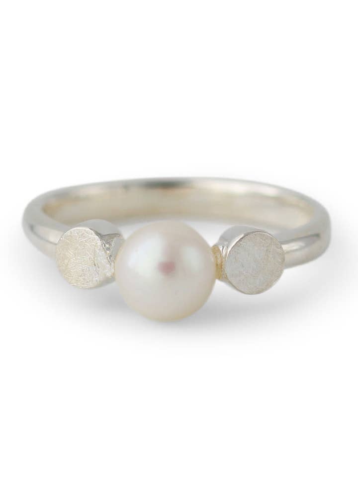 silver ring with SWZ pearl | button for wholesale by Campur GmbH