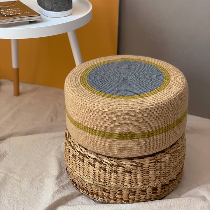DAR Textiles – wholesale Sittpuff – Staplade Pouf - Fin Andinska geometrisk virka och gräs puff