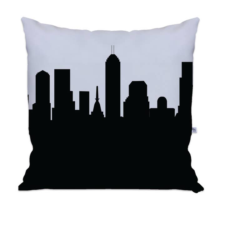 Indianapolis IN Skyline Grand coussin pour la vente par Anne Cate