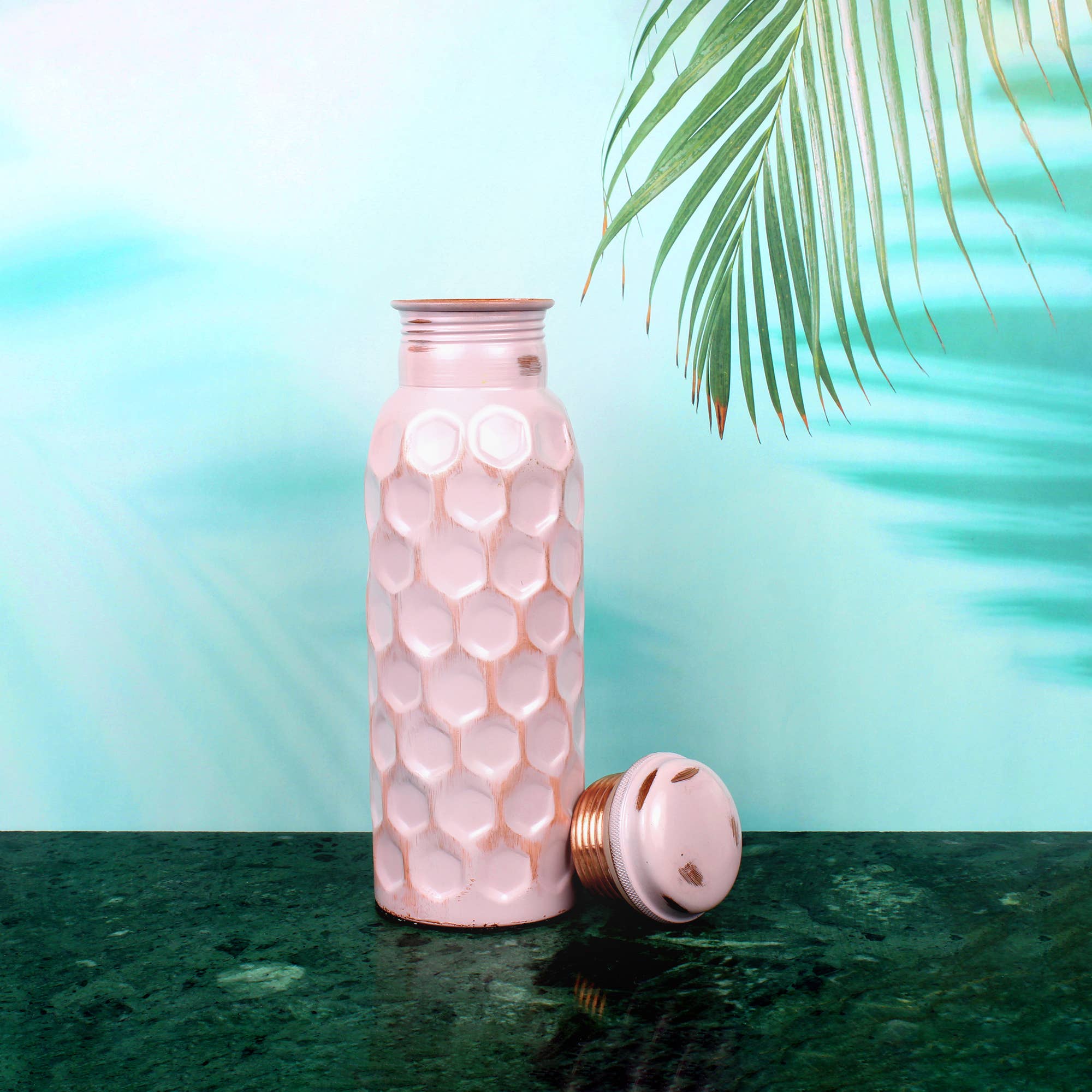 El'Cobre-Ecozonelifestyle - Vente Bouteilles d'eau - Bouteille d'eau en cuivre martelé rose clair - 700 ml4