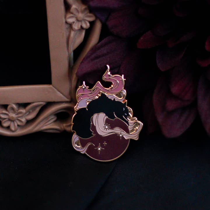 Keely Studios - Wholesale Lapel Pin/Button - Sleepy Cat Familiar Cauldron Gold Hard Enamel Pin