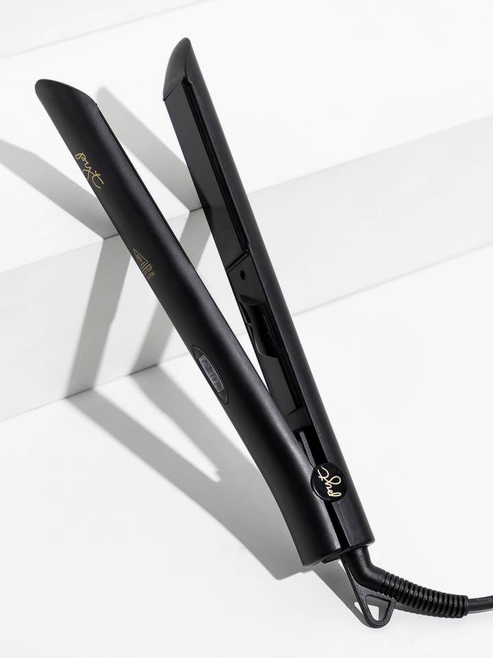 piastra in titanio nera per la vendita all'ingrosso da parte di Pyt Haircare