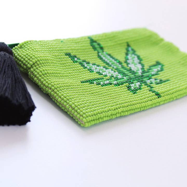 Bolsa de Moedas de Vidro, imagem de Folha de Cannabis - VERDE SOBRE VERDE por atacado de La Casa Cotzal S.A.