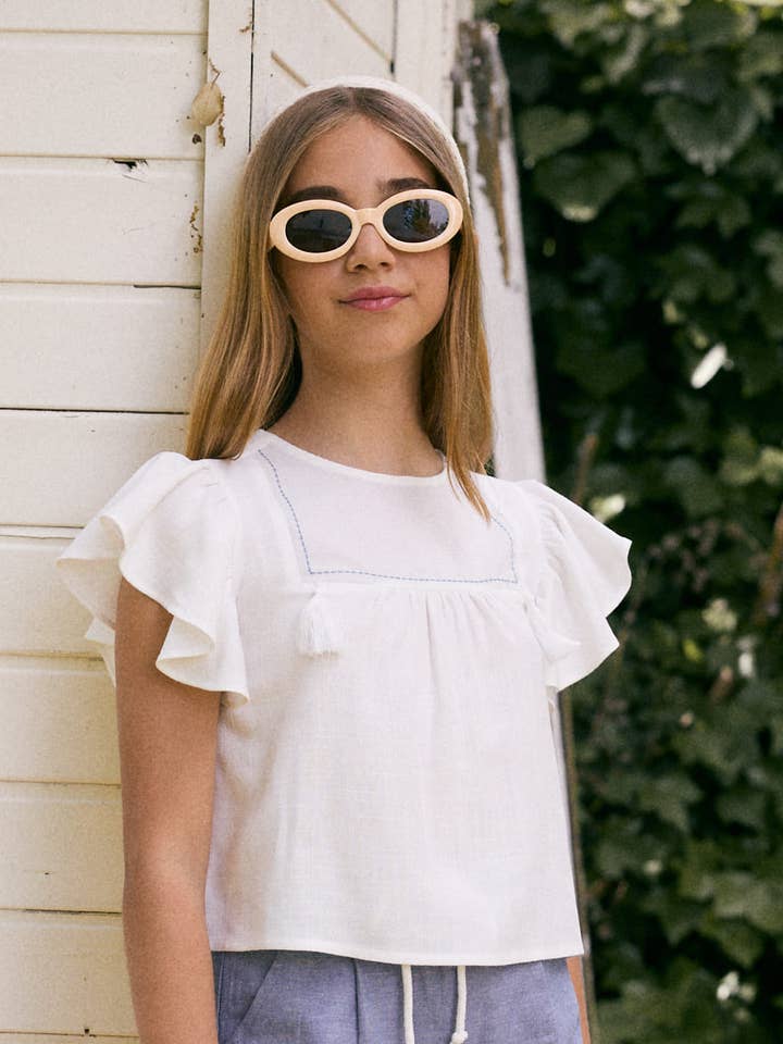 Vit blus för flickor med blå sömmar på bröstet för wholesale av Dadati