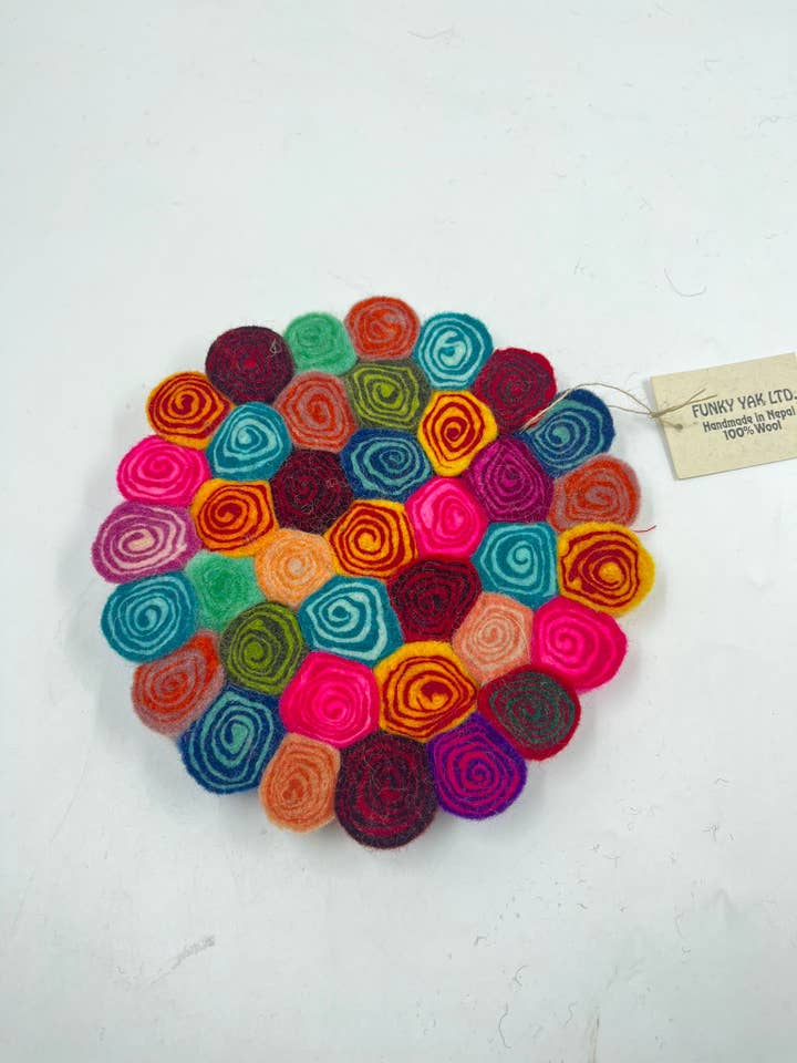 Filz-Serien-Untersetzer/Topfuntersetzer 20 cm rund handgefertigt für den Großhandel von Funky Yak Ltd