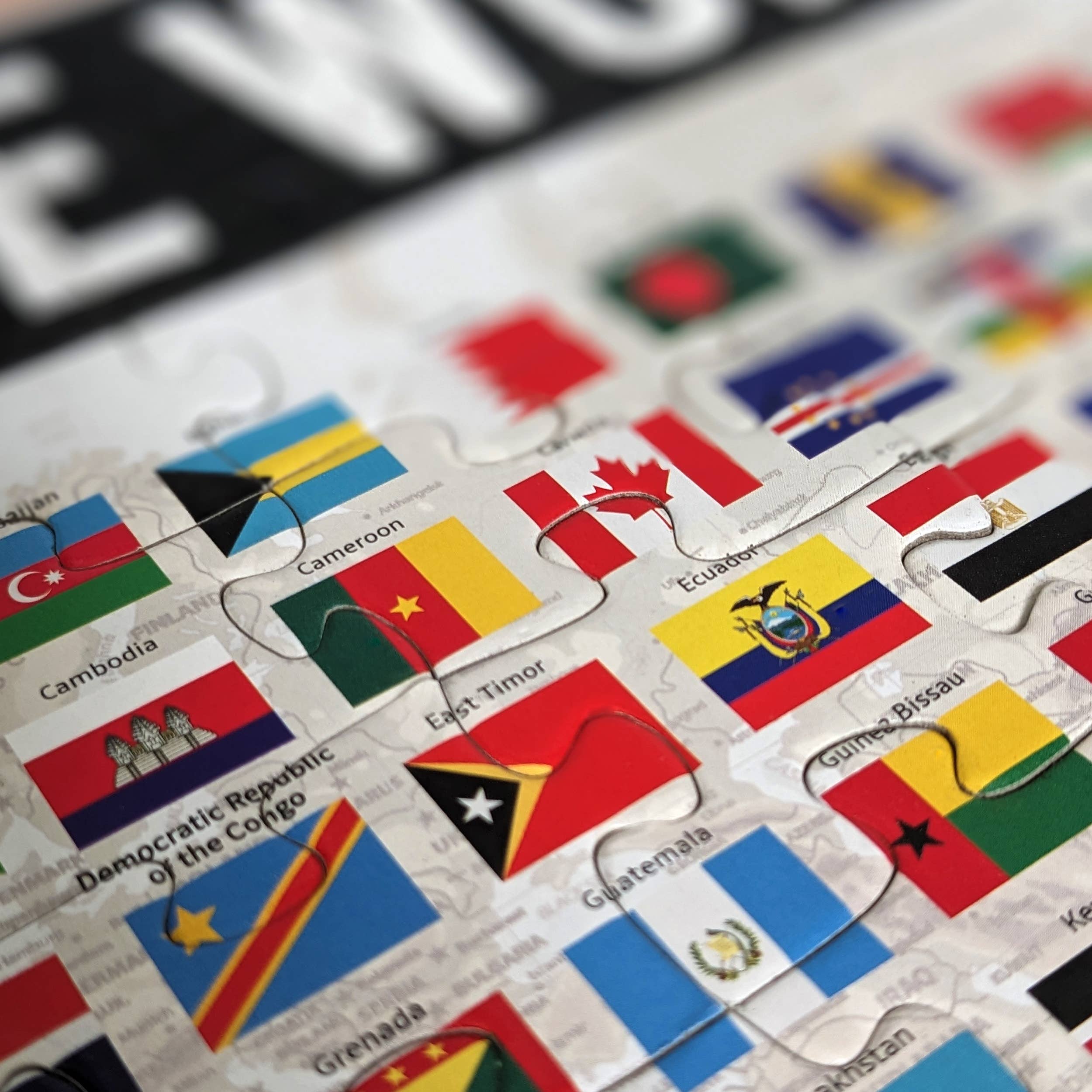 Robert Frederick Ltd – wholesale Puzzle – Child – 100 Piece Jigsaw - Flags of the World2