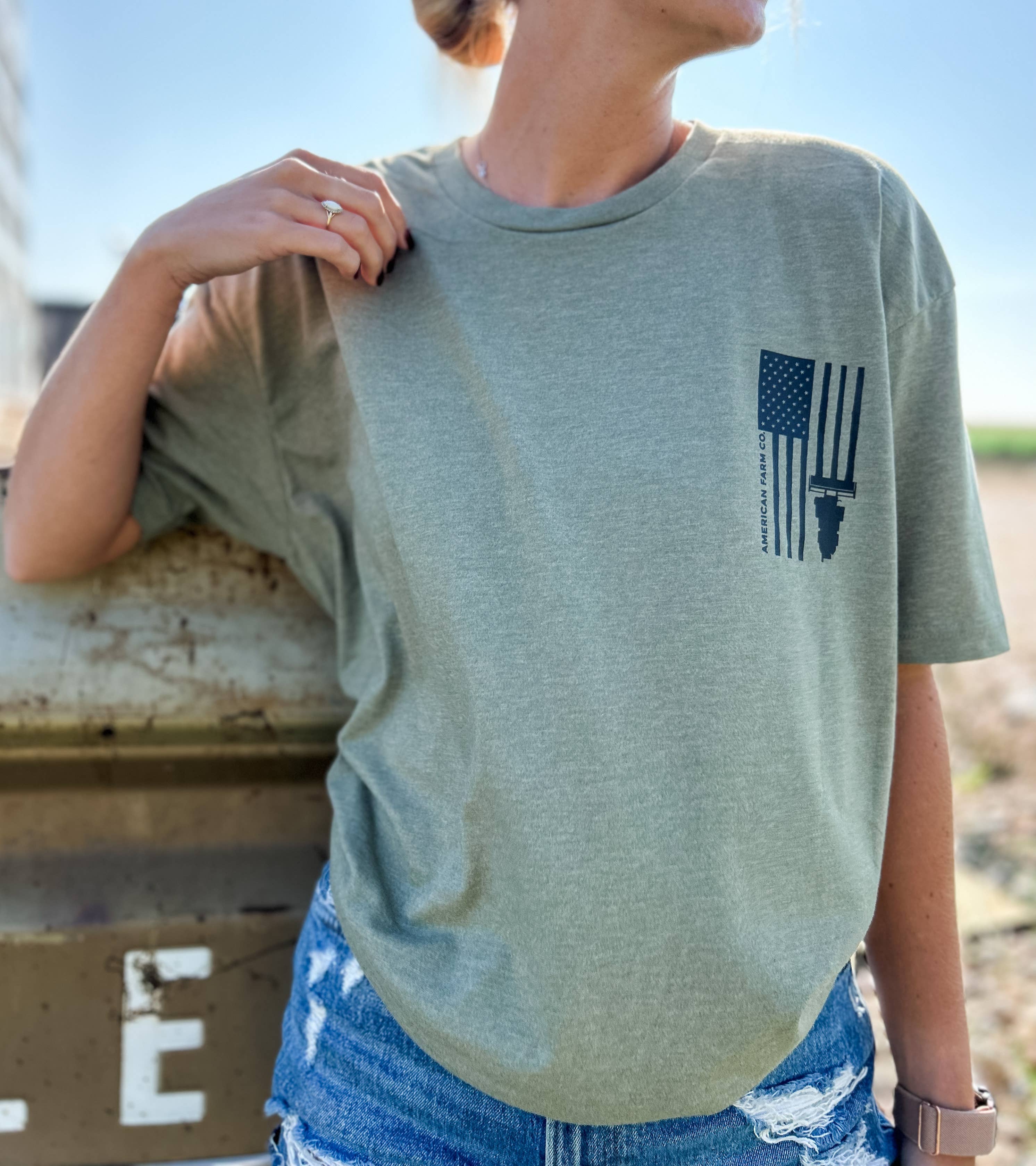 American Farm Company – wholesale Screen printed t-shirt – unisex – Western Graphic 'Harvest Flag' 2 Sided Tee1