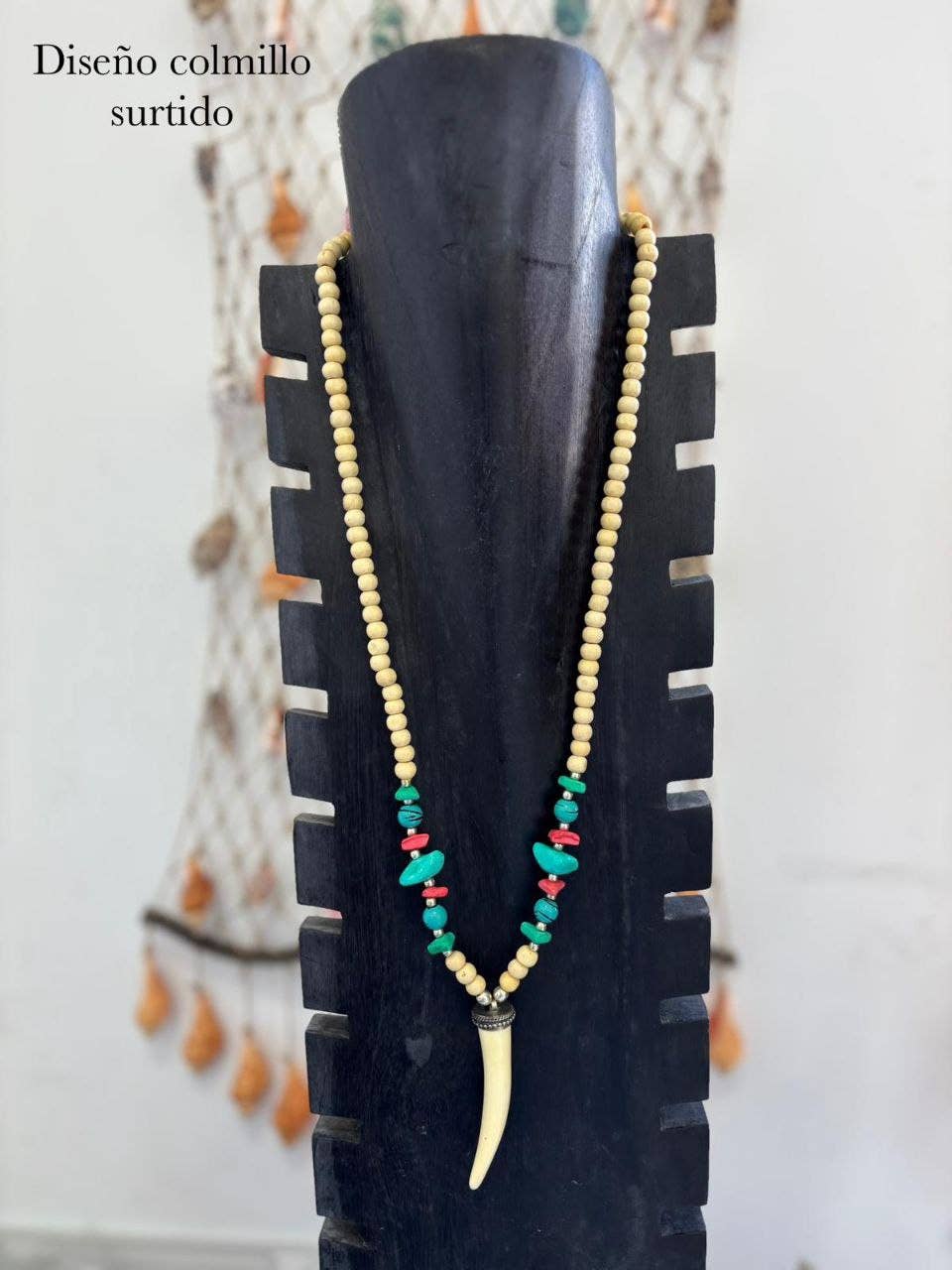 Hecho a mano – Engroshandel Halskæde med medaljon – Etniisk halskæde med farverige perler og elfenbenshorn4