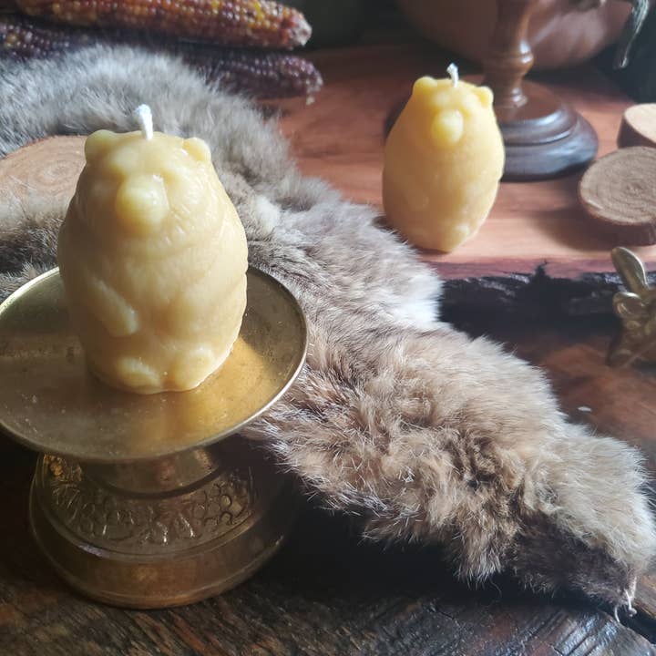 The Ramblin' Bee - Wholesale Novelty Candle - Bear Beeswax Candle