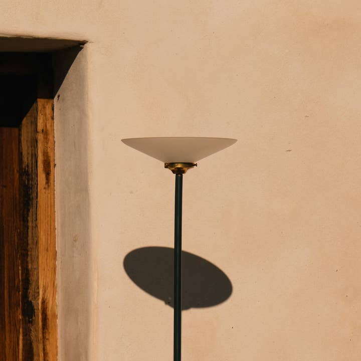 Dweller Studio - Wholesale Accent/bureaulamp - Staande lamp met gebeeldhouwde travertin voet