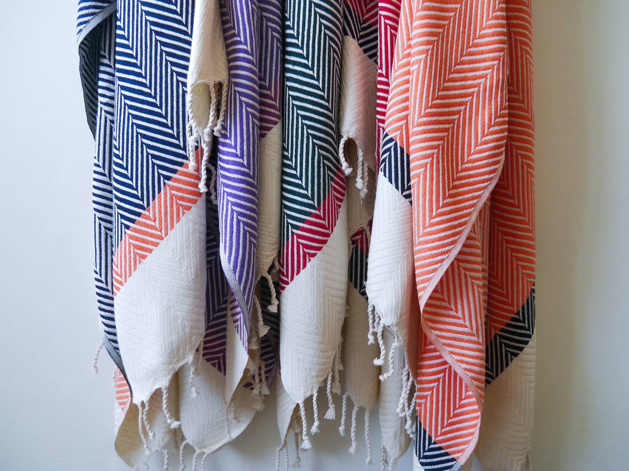 Living Roots – Großhandel Überwurfdecke – Handgewebte Baumwolldecke - Violett mit violetten Streifen4