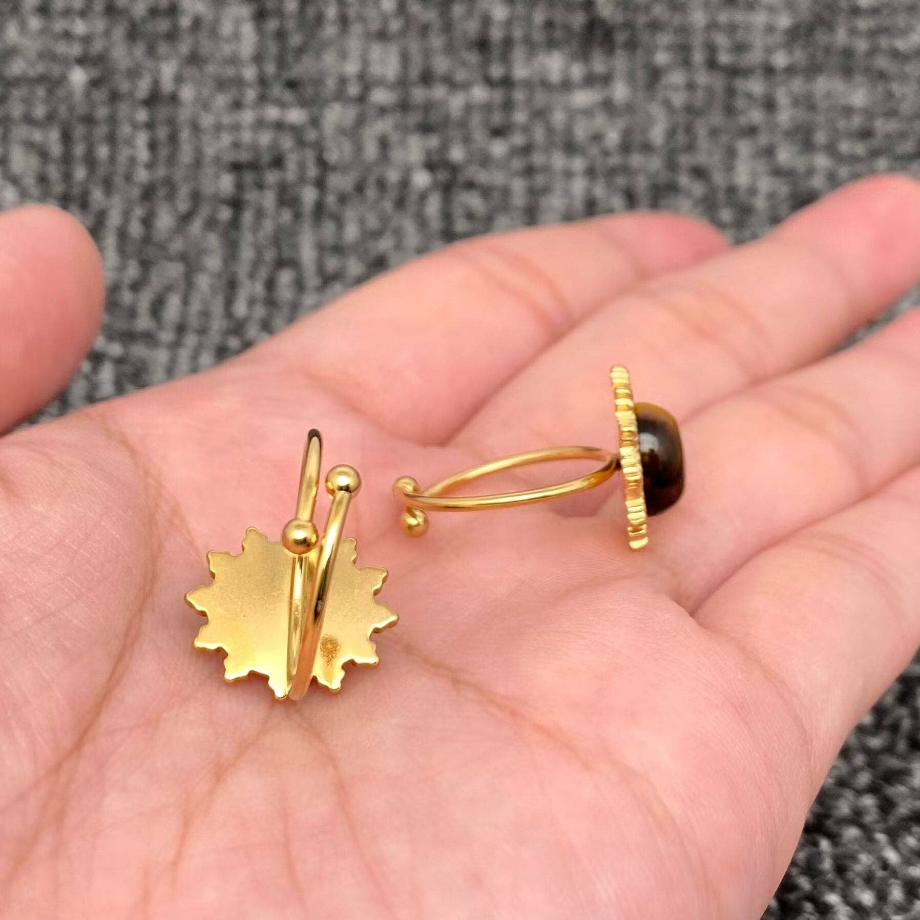 Mio Queena - Venta al por mayor Anillos solitarios - Anillo ajustable de acero inoxidable con piedra incrustada y baño de oro 18K - FGS/CS5