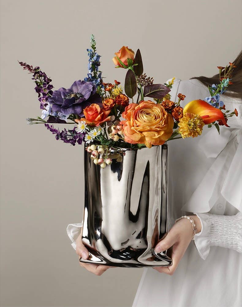 TUTU Home - Tableware & Decor – Engroshandel Vase – "Le Papier" spejlpapirpose-lignende keramikvase2