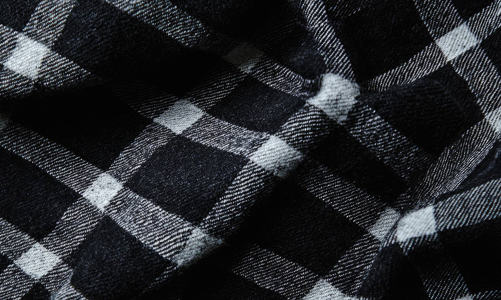 Milkhouse Candle Company - Wholesale Jar/Filled Candle - 14 oz Milkbottle Candle: Fireside Flannel3