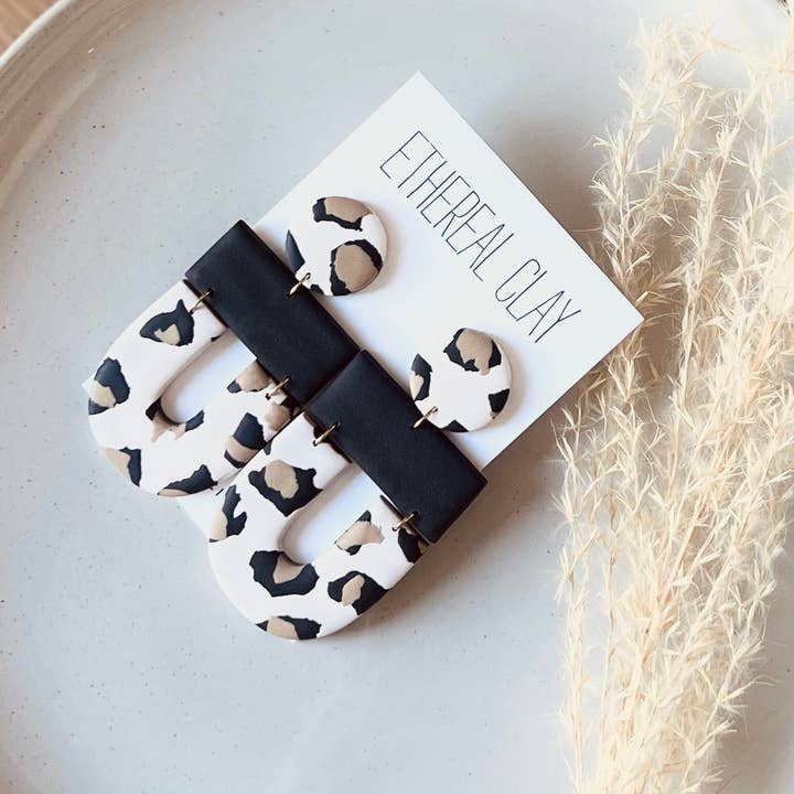 Boucles d'oreilles en argile à imprimé animalier, imprimé léopard, hypoallergéniques pour la vente par Ethereal Clay